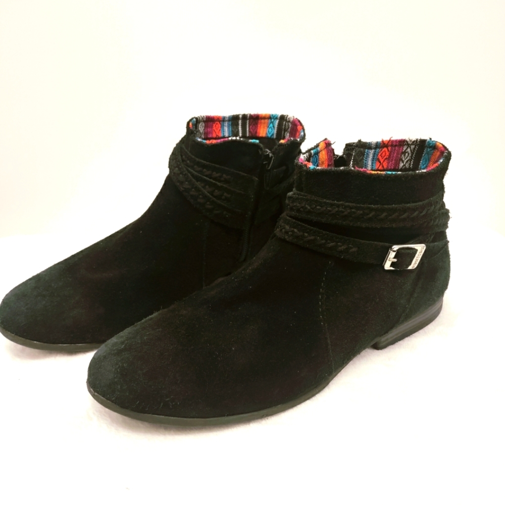 Minnetonka Black Suede Booties Size 9
